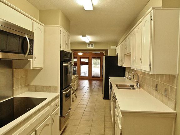 5th image of 3207 Sycamore Ave