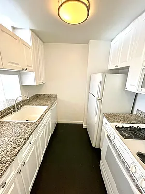 Rented by Addison Property Group | media 13