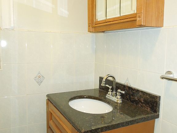 5th image of 1528 Bedford Ave APT 3B