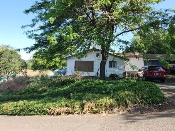 150 SW Brantley Dr, Winston, OR 97496
