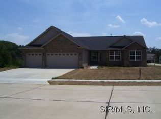 4 Forest Knoll Ct, Troy, IL 62294