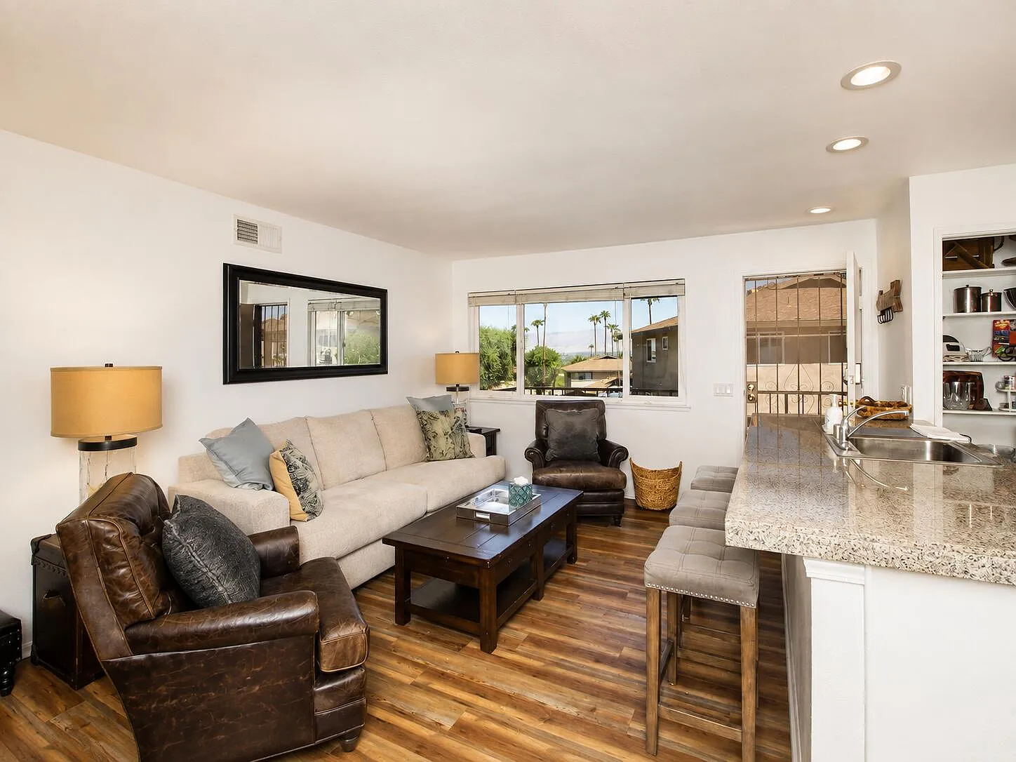 2 bed, 924 sqft, $2,300 — Photo 4