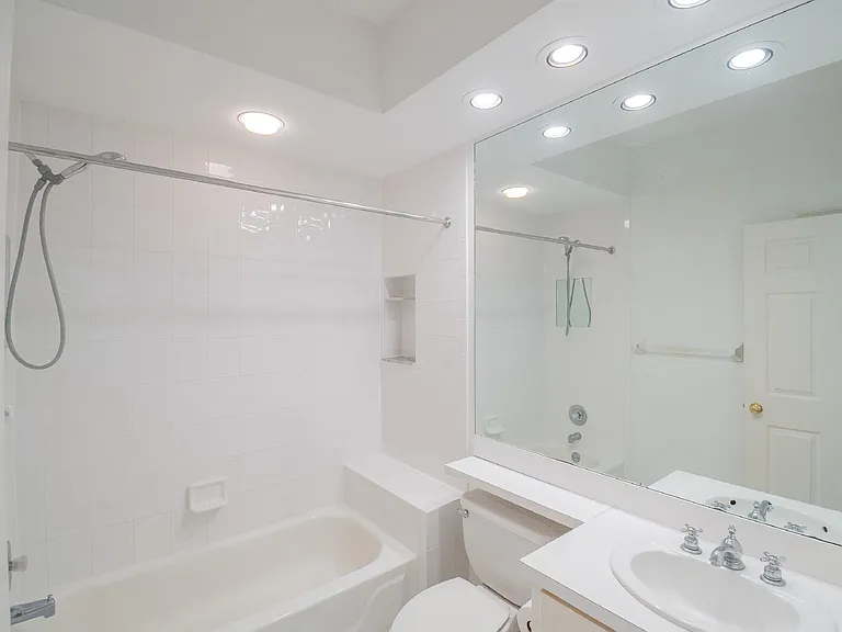 447 Enclave Pl — Photo 17