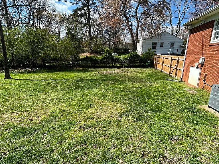 2805 Shady Lawn Dr — Photo 20