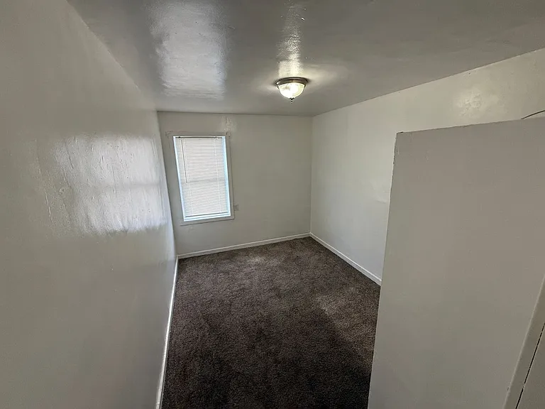 171 SW C St #8 — Photo 4