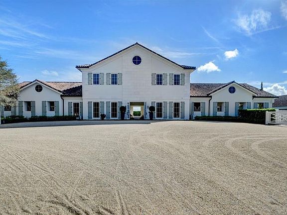 2nd image of 15495 Sunnyland Ln