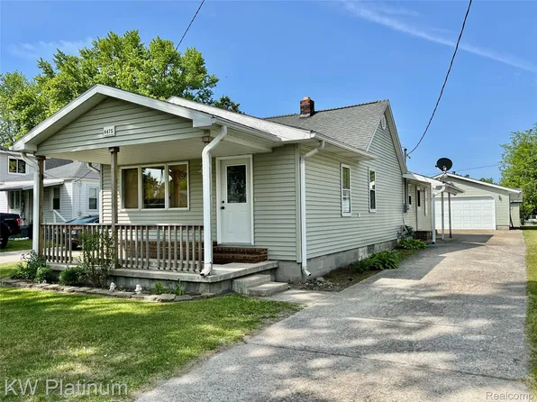 4475 Fairway Dr, Fort Gratiot, MI 48059