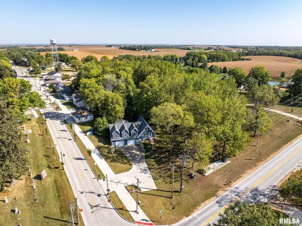 102 E Grove Rd, Long Grove, IA 52756