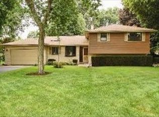 1511 W Greenbriar Dr, Mount Prospect, IL