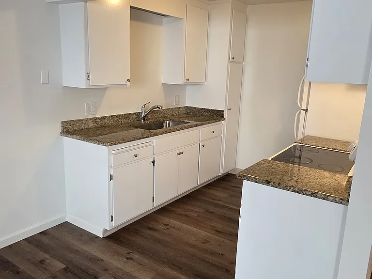 2236 San Antonio Ave #B — Photo 2