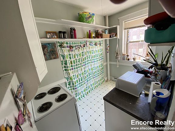3rd image of 61 Park Dr APT 23