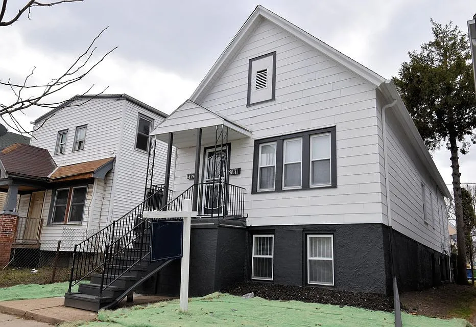 2161-2163 S. 16th St. (Duplex) — Photo 2