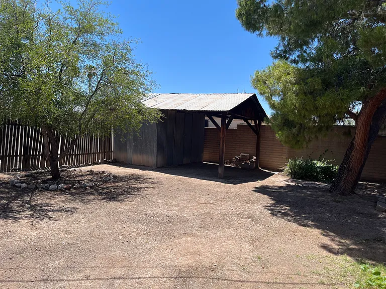 510 E Helen St — Photo 3