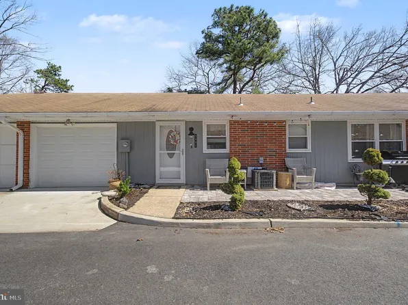 390 C Picardy Ct, Lakewood, NJ 08701
