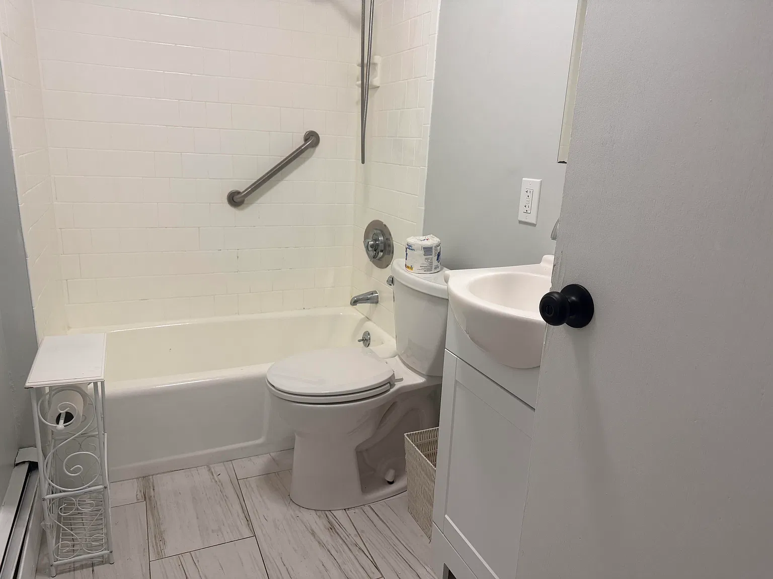 2 bed, 1000 sqft, $2,850 — Photo 3