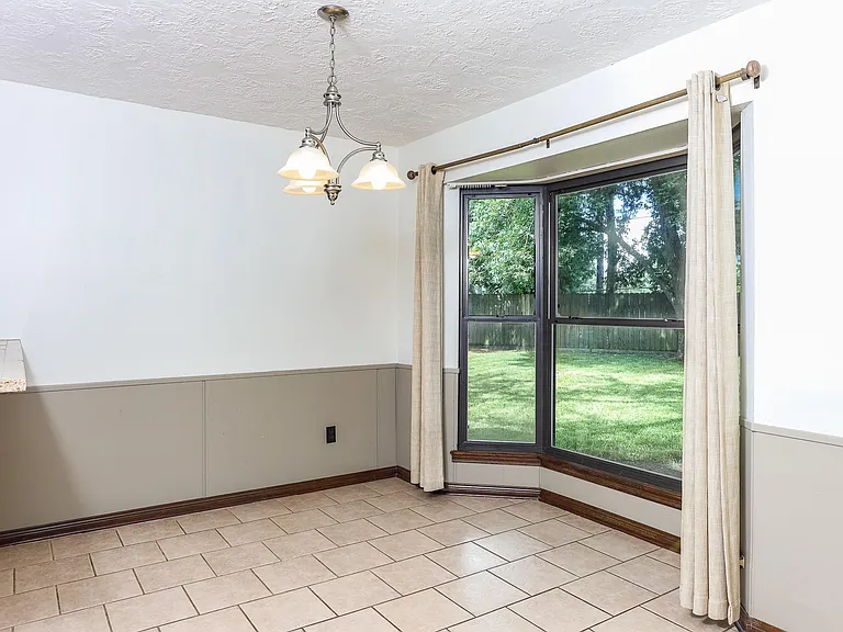 1226 Ferndale Dr — Photo 12