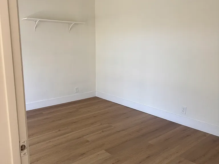 323 W I St — Photo 12
