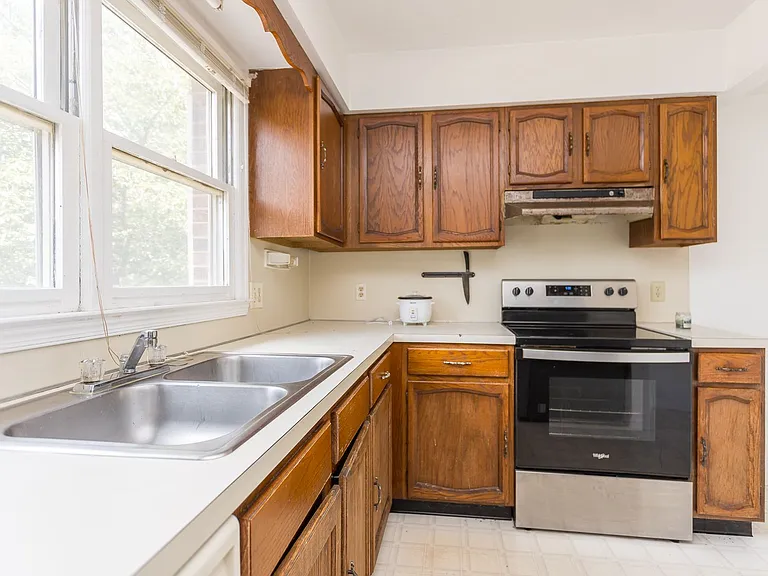 1124 Mountain View Dr — Photo 4