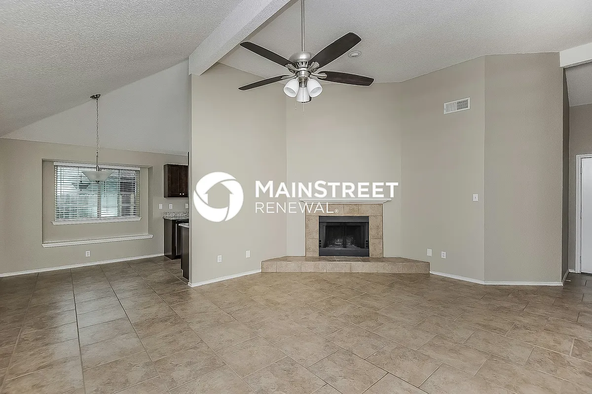 Living Room - 3100 Fairmeadows Ln