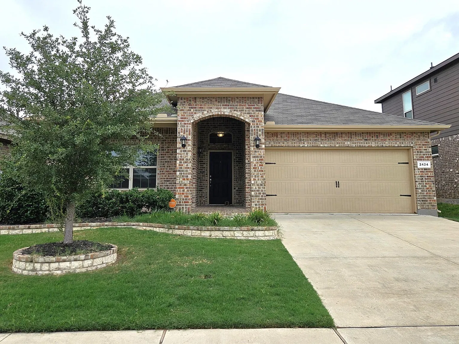 3 bed, 1852 sqft, $2,400 — Photo 2