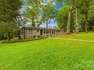 7022 Lakeside Dr, Charlotte, NC 28215