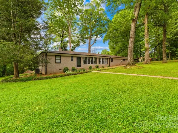 7022 Lakeside Dr, Charlotte, NC 28215