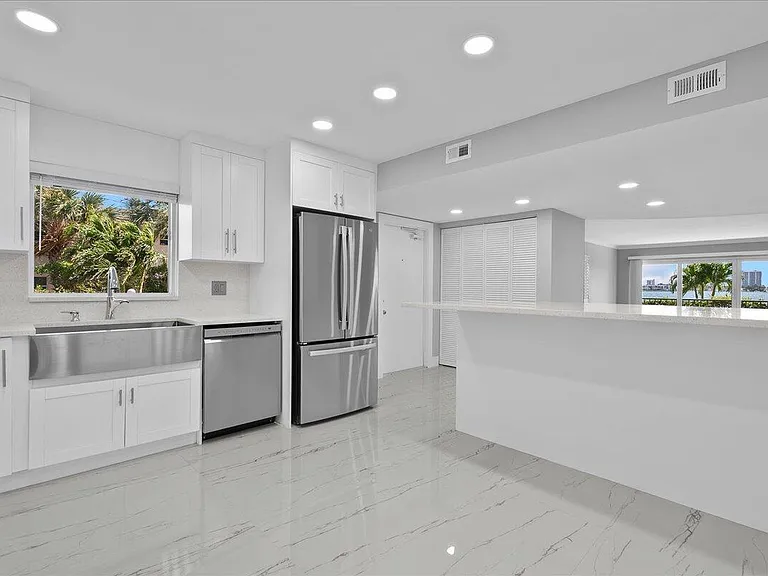 3040 Lake Shore Dr #101 — Photo 5