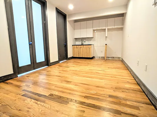 Rented by EXR | media 35