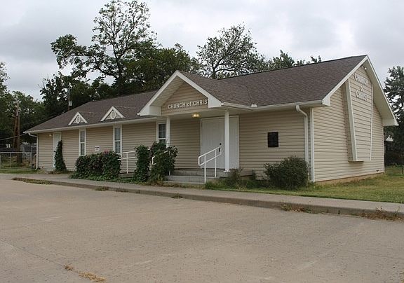 2nd image of 1154 S Emporia St