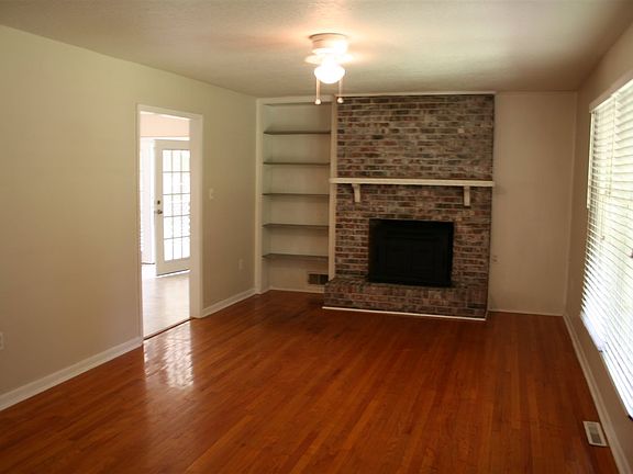 2nd image of 122 Florence St