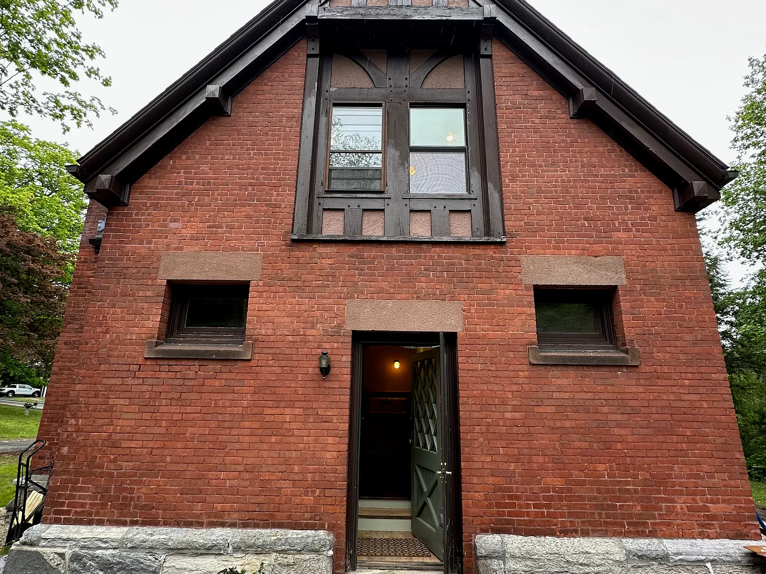 2 bed, 1.5 bath, 1395 sqft, $8,000 — Photo 3