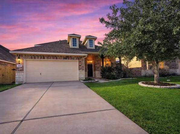8311 Bay Oaks Dr, Baytown, TX 77523