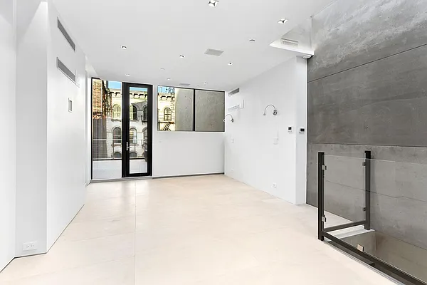 Rented by Compass | media 69