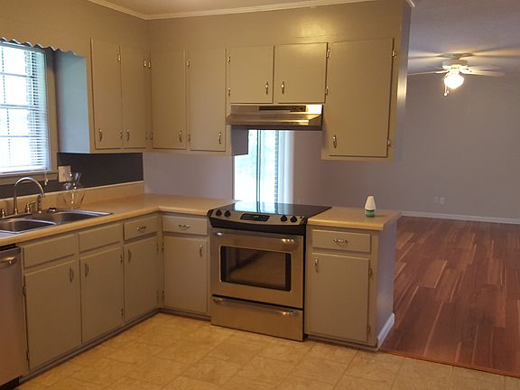 4th image of 3303 Royal Oak Cir
