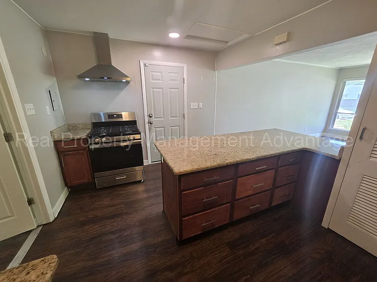 22041 Jerome St — Photo 7