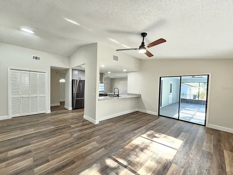 1151 N Commerce Ter — Photo 11