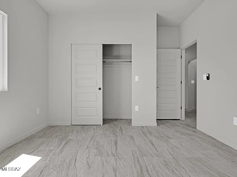 402 W Columbia St — Photo 13