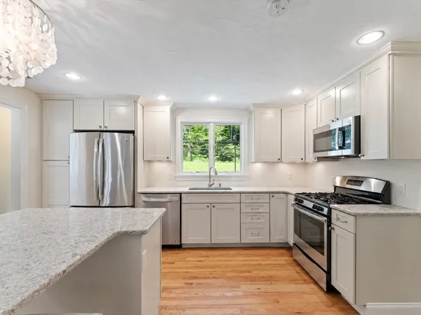 10 Mayflower Path, Wayland, MA 01778
