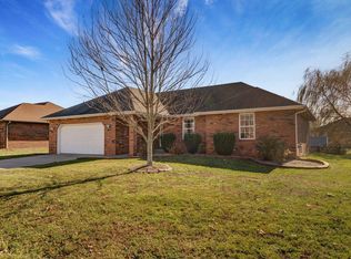 1104 E Eagle Rock Drive, Ozark, MO 65721