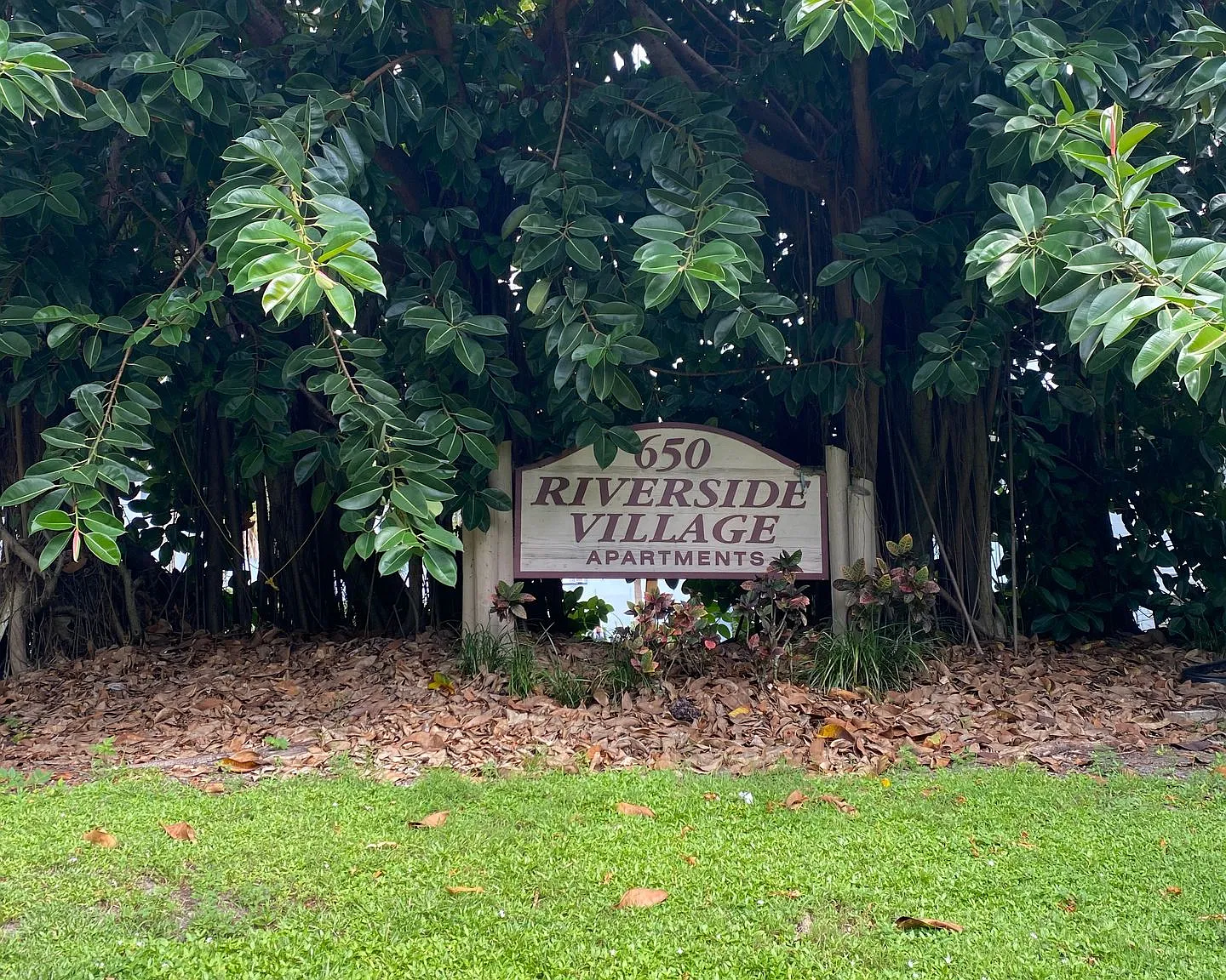 **August Move In Specials Riverside Apartments - Minutes to the River - Studio's, 1 Bedrooms, 2 B... — Photo 4