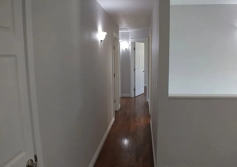 7 bed, 2304 sqft, $900 — Photo 2