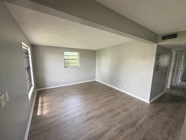 3781 Ribault Scenic Dr — Photo 3