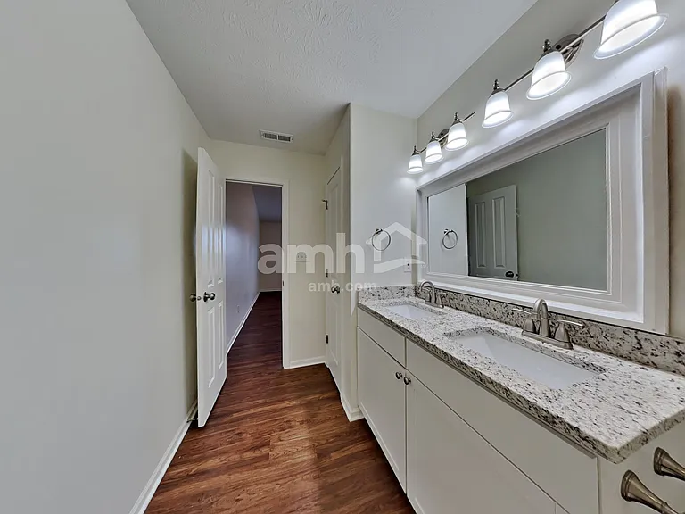 8284 Shattuck Dr — Photo 11