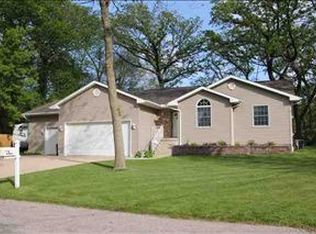 112 Fair Oaks Pl, Hudson, IA 50643