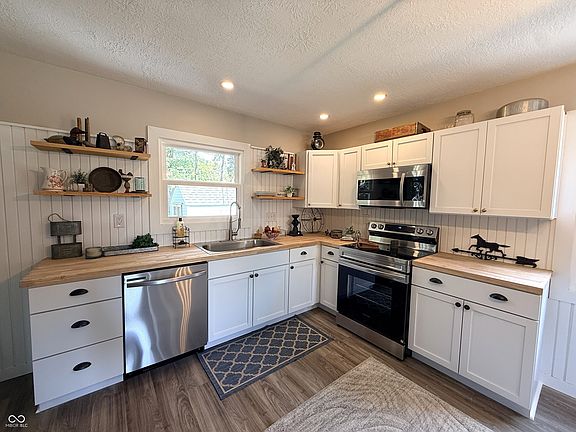 5th image of 414 Hughes St