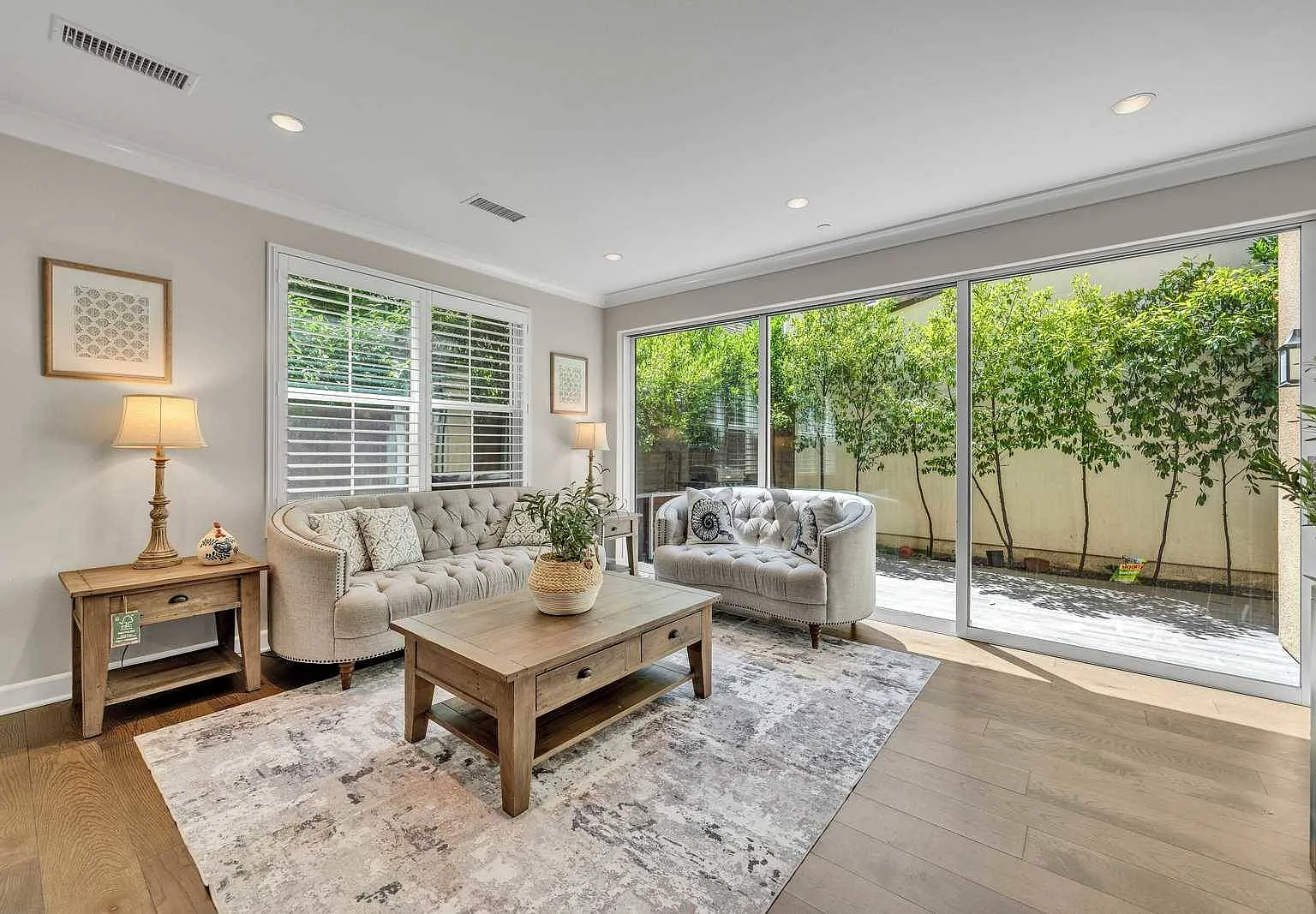 3 bed, 2.5 bath, 1908 sqft, $12,000 — Photo 3
