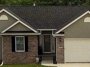 212 Hillcrest Dr, Mechanicsburg, IL 62545