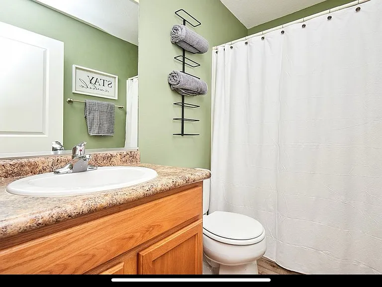 330 NE Olivewood — Photo 8