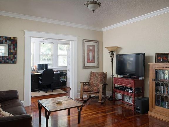 4th image of 2112 W Southview Ave