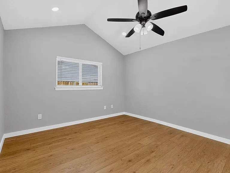215 Aspenway Dr — Photo 24